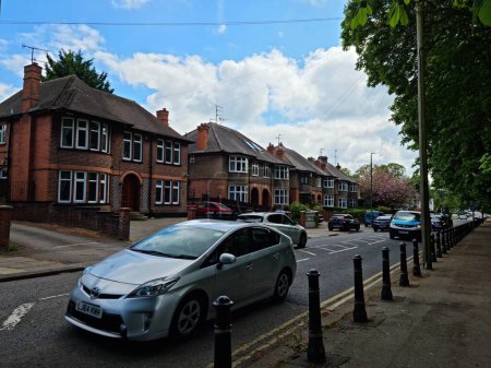 Foto de Major Road and Traffic at Luton City of England (en inglés). La imagen fue capturada con la cámara de Drone el 7 de mayo de 2023 - Imagen libre de derechos