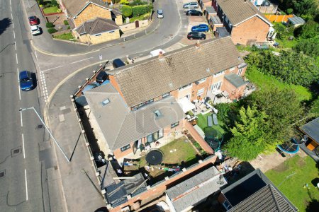 Téléchargez les photos : High Angle of Residential Real Estate Homes at North of Luton City of England, Grande-Bretagne. L'image a été prise avec la caméra du drone le 15 août 2023 - en image libre de droit