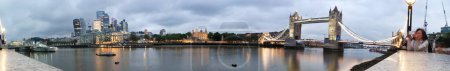 Téléchargez les photos : Vue panoramique du pont de Londres et de la Tamise au centre de Londres City of England Grande-Bretagne, Royaume-Uni. Image prise le 18 juin 2023 - en image libre de droit