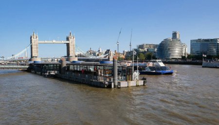 Téléchargez les photos : Tower Bridge River Thames at Central London City of England Royaume-Uni. a été capturé le 6 juin 2023 - en image libre de droit