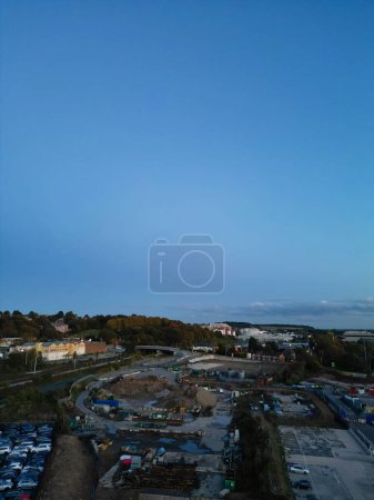 Téléchargez les photos : Vue Aérienne De Luton City, Angleterre, Royaume-Uni Au Coucher Du Soleil. Capturé le 22 octobre 2023 - en image libre de droit