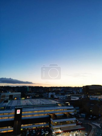 Téléchargez les photos : Vue Aérienne De Luton City, Angleterre, Royaume-Uni Au Coucher Du Soleil. Capturé le 22 octobre 2023 - en image libre de droit