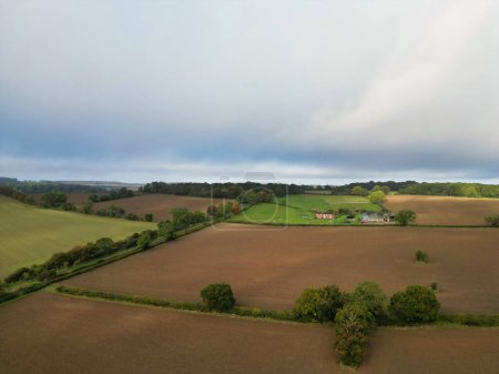 Foto de High Angle View of Countryside of Hjalá Town at England UK (en inglés). Imagen capturada el 28 de octubre de 2023 - Imagen libre de derechos