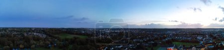 Foto de Vista panorámica de Luton Town of England UK. Imagen capturada con la cámara del dron el 22 de octubre de 2023 durante el hermoso día soleado parcial - Imagen libre de derechos