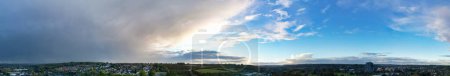 Téléchargez les photos : Sky and Clouds au-dessus de Hemel Hempstead Town of England Grande-Bretagne, Royaume-Uni. A été capturé le 5 novembre 2023 - en image libre de droit