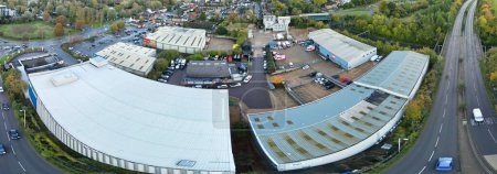 Téléchargez les photos : Vue Aérienne de la Zone Industrielle à Hemel Hempstead Town en Angleterre Grande-Bretagne, Royaume-Uni. A été capturé le 5 novembre 2023 - en image libre de droit