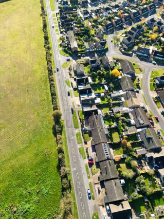 Téléchargez les photos : High Angle Footage of Countryside Landscape of Letchworth Garden City of England Royaume-Uni. La séquence capturée avec la caméra du drone le 11 novembre 2023 - en image libre de droit