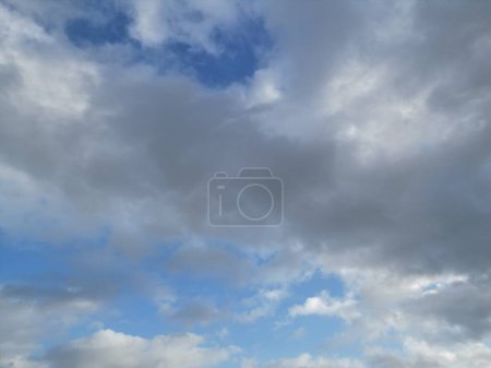 Téléchargez les photos : High Angle Footage of Unique sky and Clouds over England Royaume-Uni - en image libre de droit