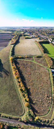 Foto de Vista panorámica más hermosa de la campiña británica Paisaje de Letchworth Garden City of England UK. Imagen capturada el 11 de noviembre de 2023 con la cámara de Drone - Imagen libre de derechos