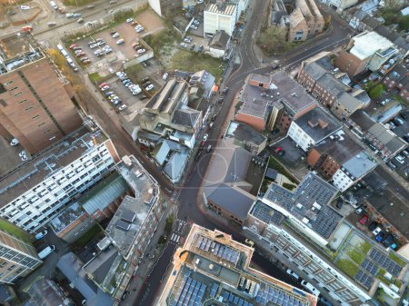 Foto de Hermosa vista de ángulo alto de la ciudad central de Luton de Inglaterra Reino Unido. diciembre 1st, 2023 - Imagen libre de derechos