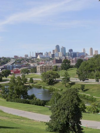 Téléchargez les photos : Kansas City, Missouri - 29 juillet 2023 : Statue scout à Penn Valley Park - en image libre de droit