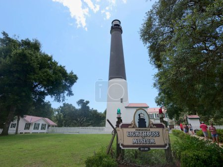 Foto de Pensacola, Florida - 7 de agosto de 2023: Faro de Pensacola y Museo Marítimo - Imagen libre de derechos