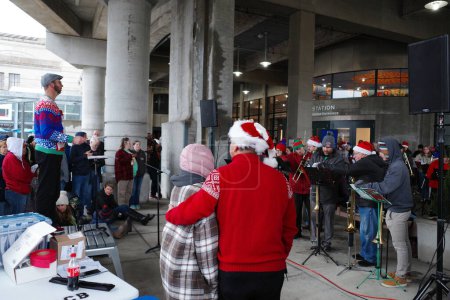 Foto de Kansas City, Missouri - 16 de diciembre de 2023: Trombone Christmas en Union Station KC - Imagen libre de derechos