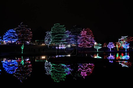 Foto de Lenexa, Kansas - 22 de diciembre de 2023: Increíblemente hermosa exhibición de luz navideña en Sar Ko Par Kark - Imagen libre de derechos