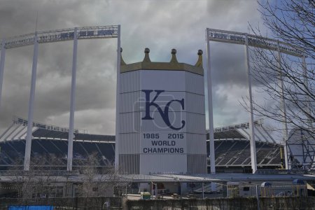 Téléchargez les photos : Kansas City, Missouri - 28 décembre 2023 : Kauffman Stadium - Maison des Royals de Kansas City - en image libre de droit
