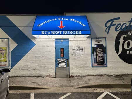 Foto de Kansas City, Missouri - 28 de diciembre de 2023: Westport Flea Market - El hogar de la mejor hamburguesa de Kansas City - Imagen libre de derechos