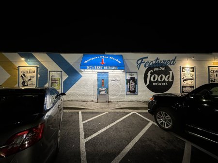 Téléchargez les photos : Kansas City, Missouri - décembre 28, 2023 : Westport Flea Market - Home of Kansas City's Best Burger - en image libre de droit