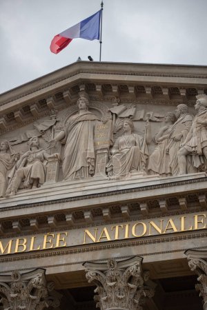 Téléchargez les photos : View of the national assembly in Paris. Symbol of French politics - en image libre de droit