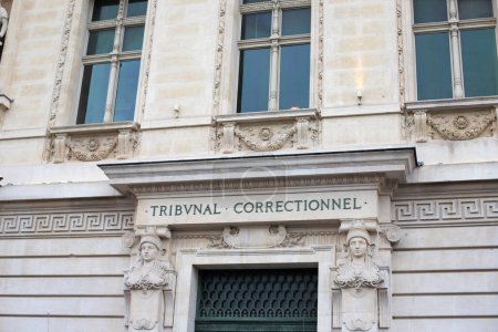 Foto de View of the Paris Criminal Court located on the Ile Saint Louis. symbol of justice - Imagen libre de derechos