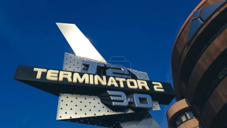 Téléchargez les photos : Osaka, Japon, le 10 avril 2019. Un panneau pour une balade appelée "Terminator" à Universal Studios Japon. - en image libre de droit