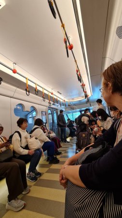 Foto de Chiba, Japón en octubre 5 2023. Disney Resort Line o también conocido como Dizuni Rizoto Rain sen, es un monorraíl automatizado en Japón, que opera entre la estación de Maihama y el Tokyo Disney Resort.. - Imagen libre de derechos