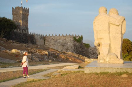 Foto de La torre defensiva de la Fortaleza de Monterreal, en Baiona, Vigo, Pontevedra, Galicia, España - Imagen libre de derechos