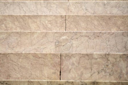 Image nette montrant les détails complexes et les textures riches du marbre par étapes, parfaite pour les projets architecturaux et visuels.