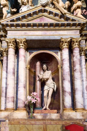Foto de Lugo, España - 09 de mayo de 2024: Captando el exquisito detalle y grandeza artística que caracteriza a las catedrales europeas, un testimonio del arte religioso. - Imagen libre de derechos