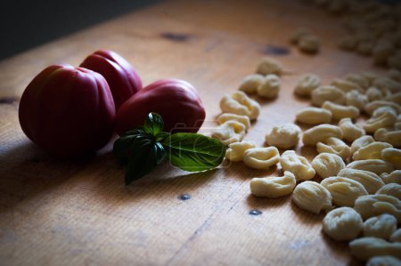 Téléchargez les photos : Close up of fmaking italian pasta - en image libre de droit