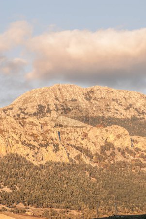 Foto de Mountains at fall, colored - Imagen libre de derechos