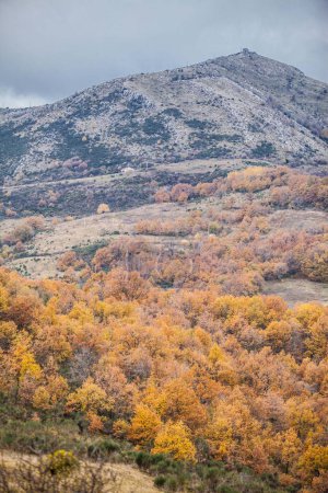 Foto de Montañas y colinas en el otoño - Imagen libre de derechos