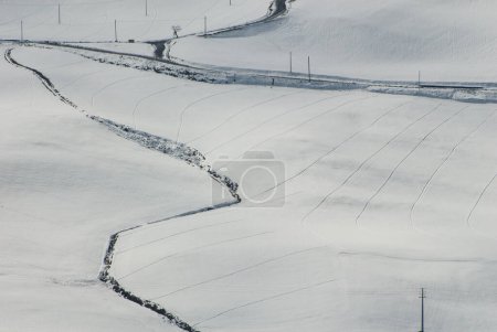 Foto de Snowly meadows, snowly fields for off-piste skiing - Imagen libre de derechos