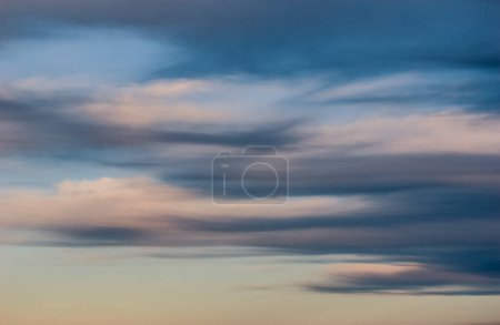 Foto de Sky at sunset, colored sky, dramatic sky - Imagen libre de derechos
