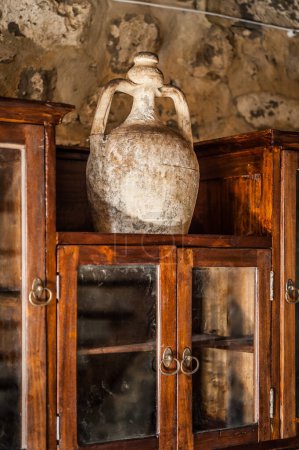 Nahaufnahme einer keramischen Vase, antikes Artefakt