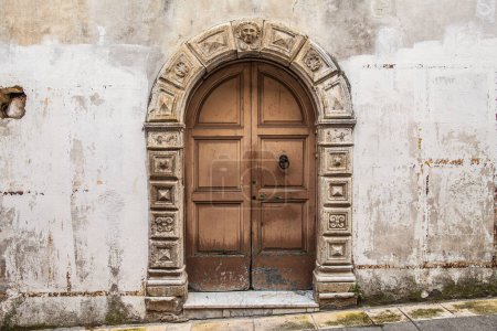 Téléchargez les photos : Ancienne porte en pierre, porte - en image libre de droit