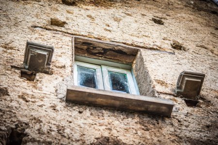 Téléchargez les photos : Fenêtre dans le centre historique - en image libre de droit