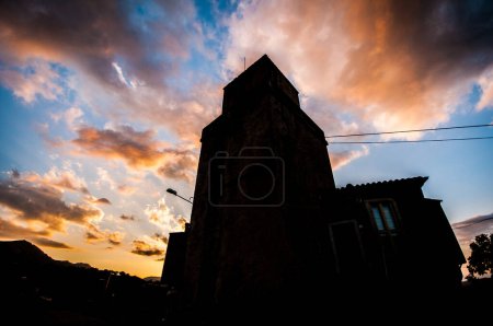 Foto de Turret in the old town, watchtower in the historic center - Imagen libre de derechos