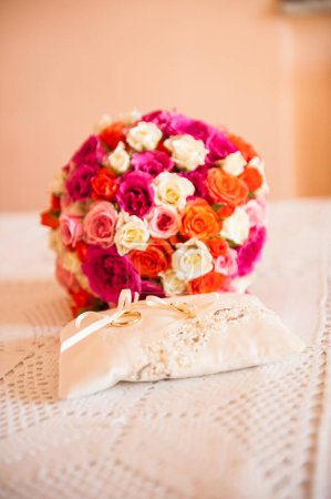 Foto de The bride's bouquet, composition with bouquet - Imagen libre de derechos