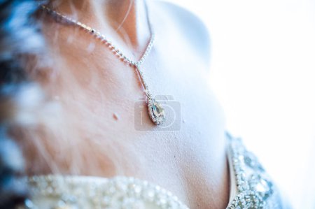Téléchargez les photos : Les bijoux de la mariée, les accessoires de la mariée - en image libre de droit