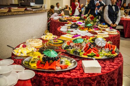Foto de The wedding buffet, the sweets of the spouses, the wedding lunch - Imagen libre de derechos