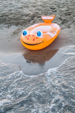 Foto de Orange inflatable boat on beach - Imagen libre de derechos