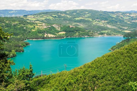 Foto de Mountain lake for drinking water - Imagen libre de derechos