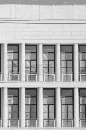 Foto de Arquitectura fascista, edificio cuadrado, rascacielos - Imagen libre de derechos