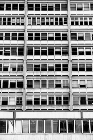 Foto de Arquitectura fascista, edificio cuadrado, rascacielos - Imagen libre de derechos