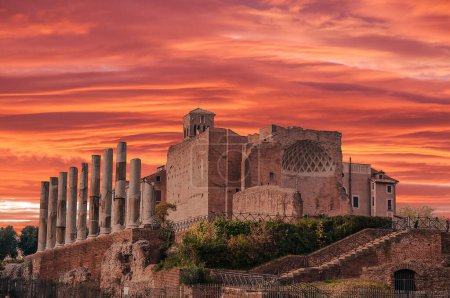 Foto de Roman holes, ruins roman empire, roman ruins, - Imagen libre de derechos