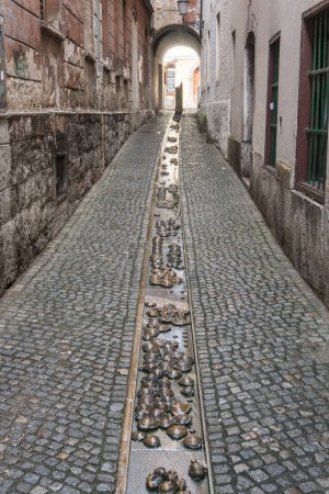 Foto de Pequeñas calles y arcos en el centro de Liubliana, calles históricas y monumentos - Imagen libre de derechos