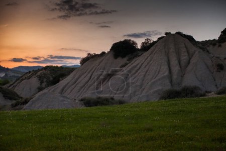 Téléchargez les photos : Badlands coucher de soleil dans les collines Aliano Basilicate - en image libre de droit