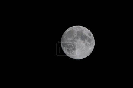Foto de Luna llena en el cielo oscuro - Imagen libre de derechos