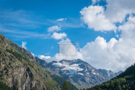 Téléchargez les photos : Les sommets des Alpes par mauvais temps - en image libre de droit