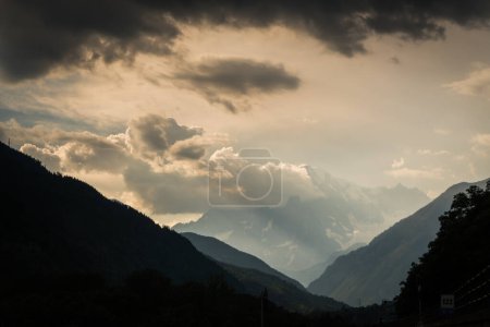 Foto de Mal tiempo en el macizo del Mont Blanc - Imagen libre de derechos